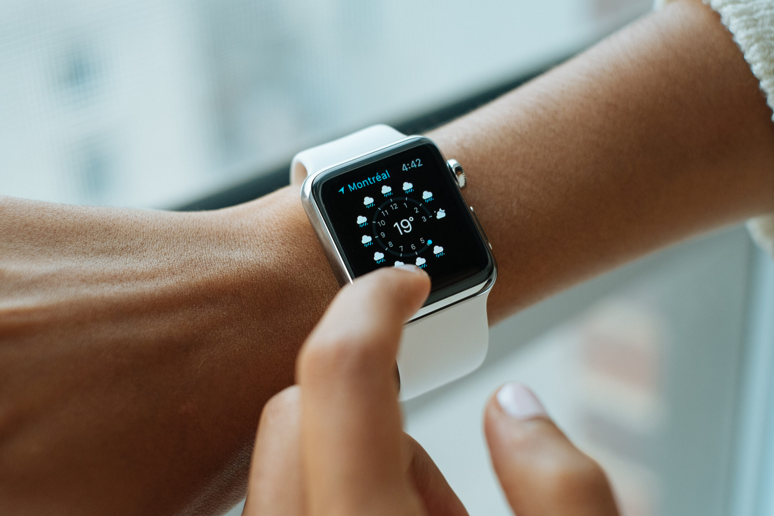 Detail Apple Watch na zápěstí